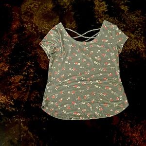 No boundaries, floral, gray pink and white top size 11-13 L/G